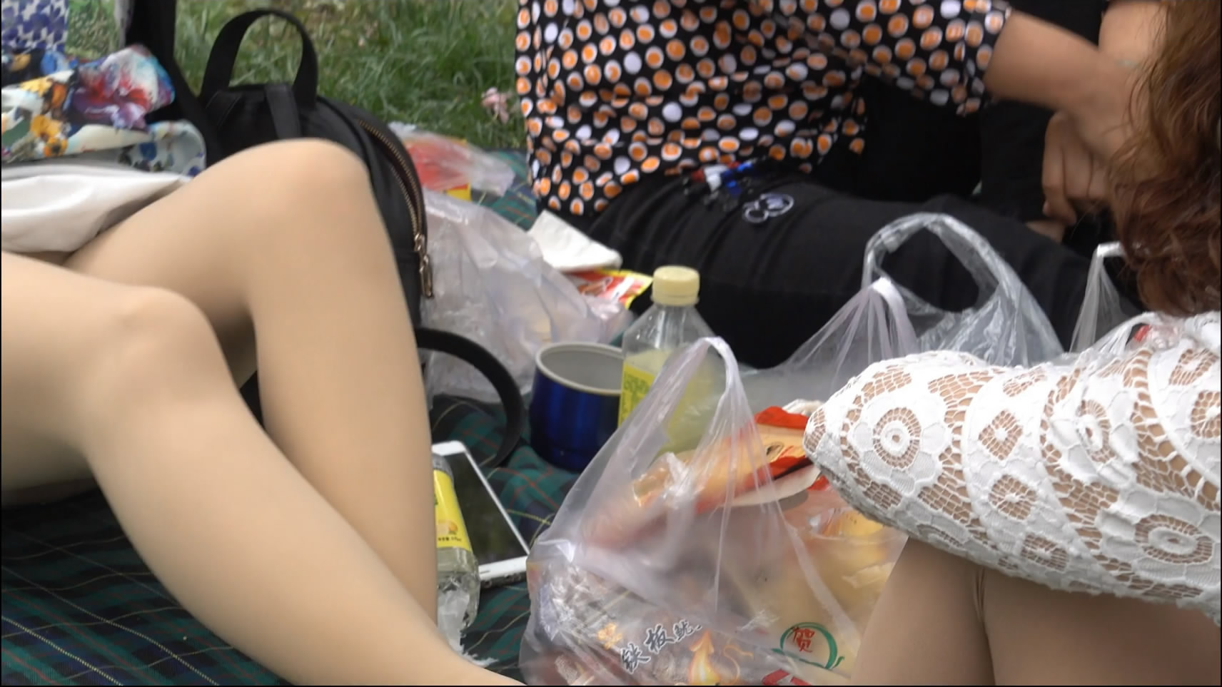 streetsnapnylon[00 02 01][20181205 224209 0]